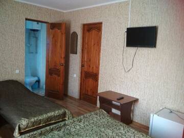 Фото номера Трехместный номер «Комфорт» с душем Гостевой дом Guesthouse on Mira 9 г. Kheivani 18
