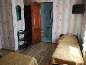 Фото номера Трехместный номер «Комфорт» с душем Гостевой дом Guesthouse on Mira 9 г. Kheivani 19
